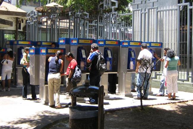 Lines would form at payphone banks like the one by the Banco Central and the Plaza la Cultura,