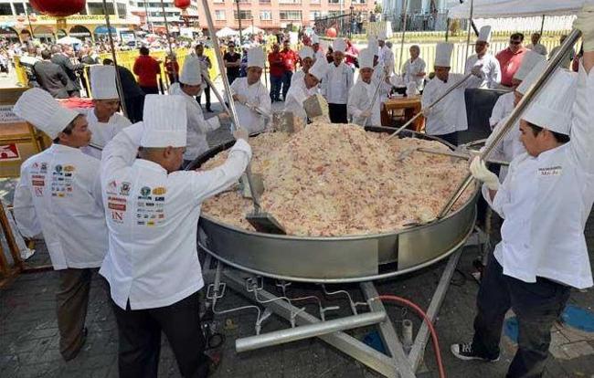 Chinese in Costa Rica Set Record For Fried Rice