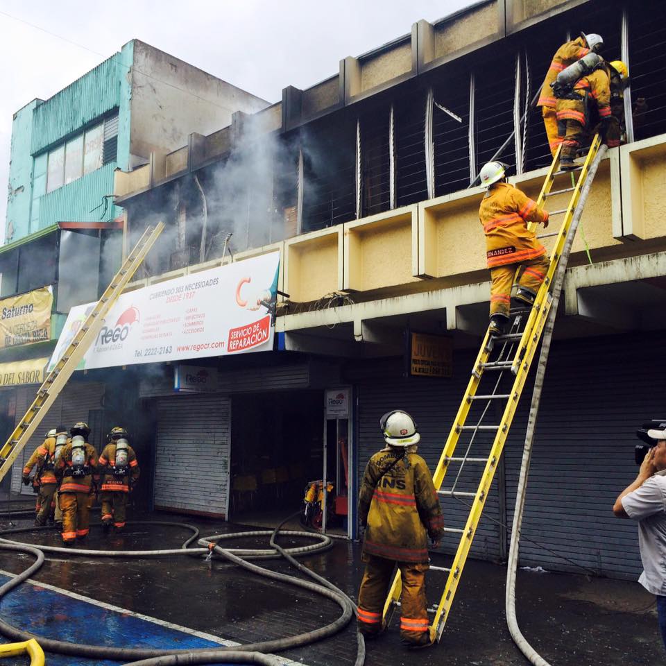 Costa Rica’s Fire Fighters in Action (Photos)