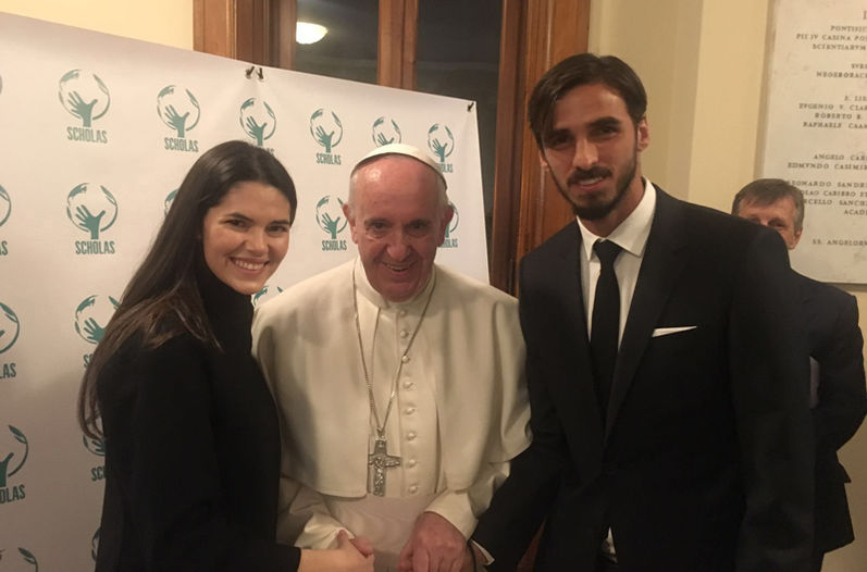 Bryan Ruiz (right) and his wife, Carolina, meet with Pope Francis in the Vatican on Wednesday.