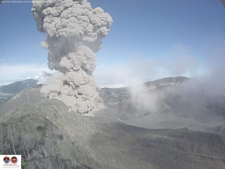 Turrialba Volcano Made Two New Eruptions Monday Morning; Two Sunday Night