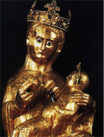 This amazing statue of the Virgin Mary holding baby Jesus, weights an incredible 84.7 kilograms of solid gold, meaning it’s shear metal value is more than 1,450,000$.