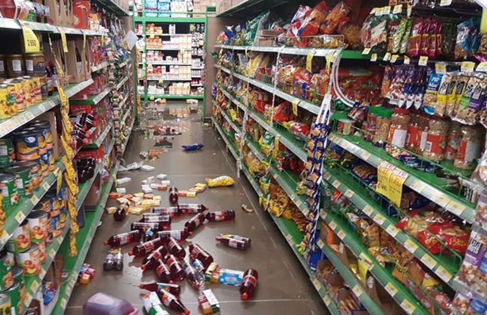 Æble Falde sammen Kritisk Sunday Night's Earthquake Shakes and Rattles Jaco Supermarket – Q COSTA RICA