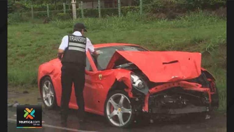 Driver Crashes Ferrari On The Ruta 1 (Photos)