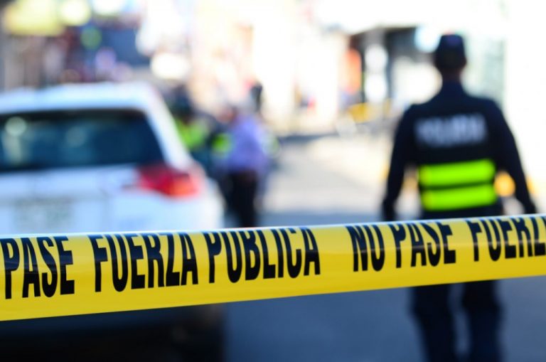 What is the cause of the wave of violence gripping Costa Rica?
