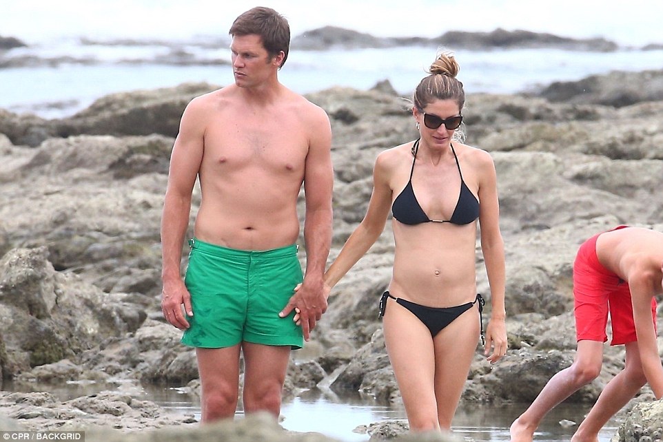 Bundchen in Rica Costa vacationing Gisele Bikini in on