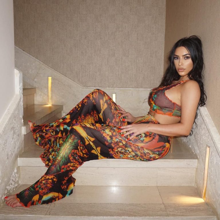 Kim Kardashian promotes Costa Rica again on her social networks