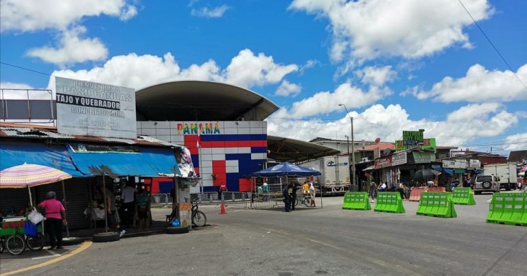 Coming out party with a parade and a clandestine bar detonated outbreaks of COVID-19 in the southern zone of Costa Rica