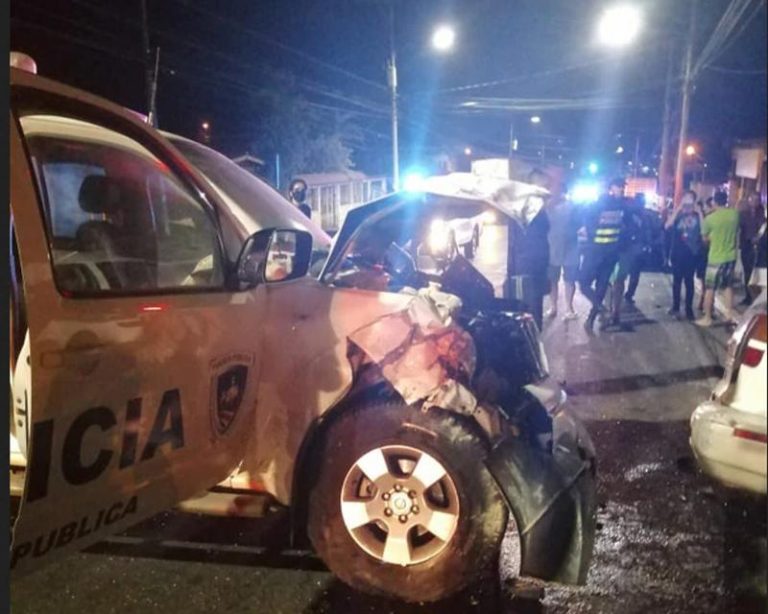 Seven people die in a collision with a police car in Cartago