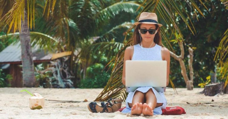 Digital nomads from the United States, Chile and Portugal highlight the advantages of working from Costa Rica