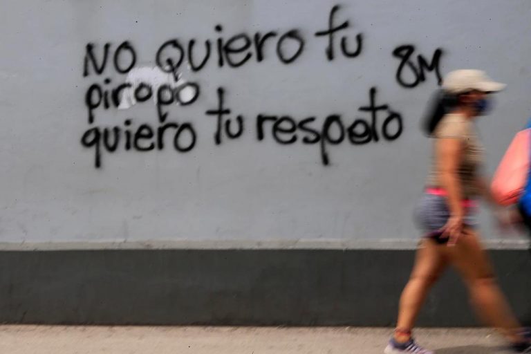 Every 40 hours a street stalker is arrested in Costa Rica