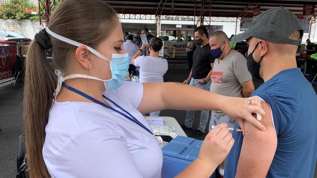 Photo of 15.544 personas fueron vacunadas contra covid-19 en Costa Rica este fin de semana