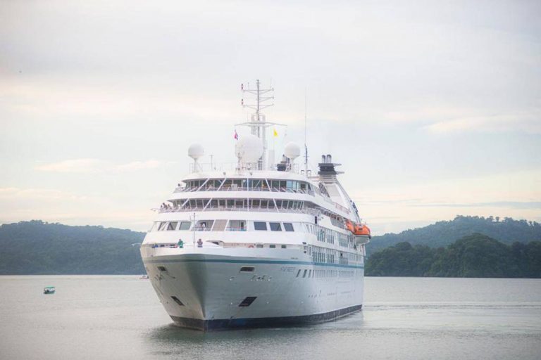 First cruiseliner of the season docks at Golfito