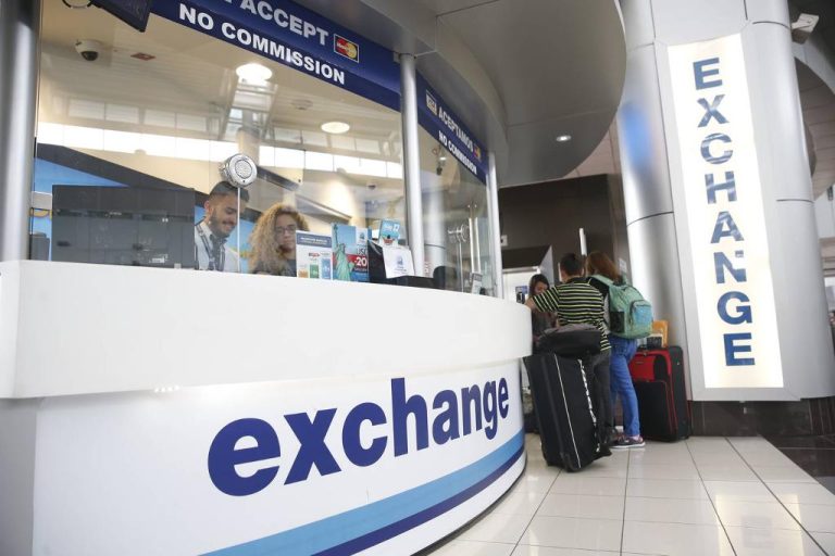 Exchange rate would have a softer decline this year-end, analysts warn