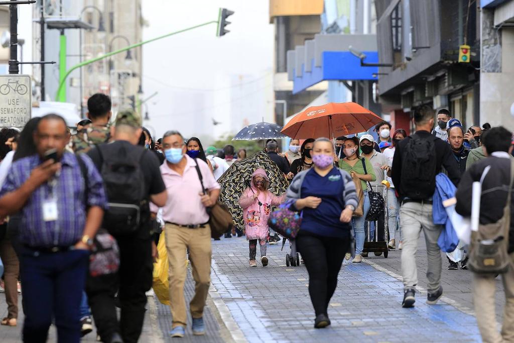 Photo of ¿Podría mi omicron ser el final de una pandemia?  El Ministro de Salud de Costa Rica opina