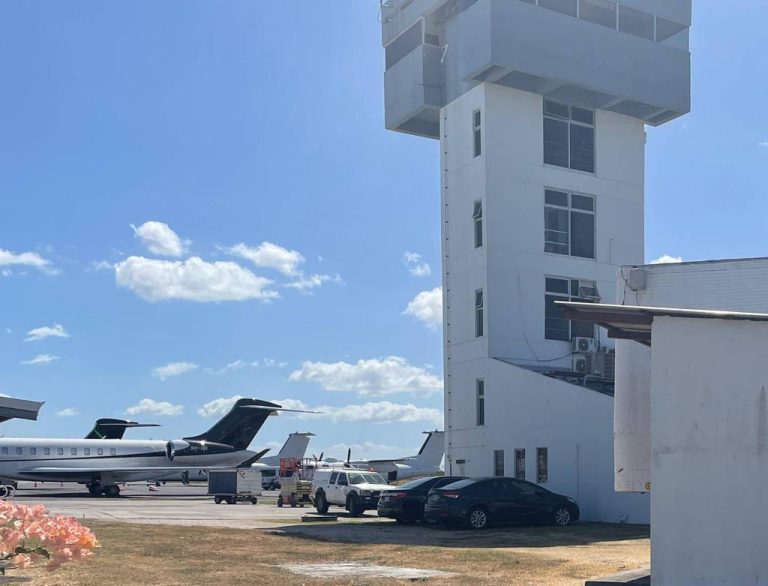 Private jets fill Guanacaste airport, witnesses of high purchasing power tourism