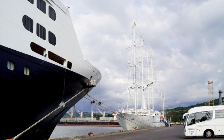 Cruise ship with tourists could not disembark in Puerto Caldera due to cases of covid-19