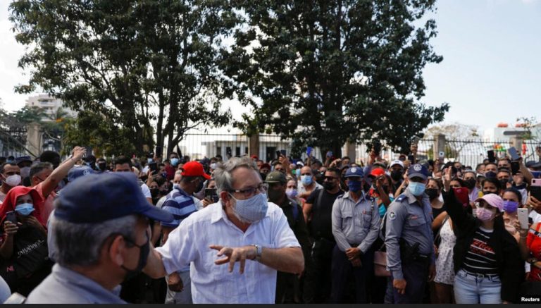 Cubans protest in Havana as Costa Rica tightens visa requirements